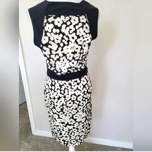 Banana Republic black and white patterned dress in size M - Picture 4 of 6